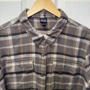 Patagonia Women’s Fjord Flannel Shirt, 100% Organic Cotton, Large, Grey/Brown